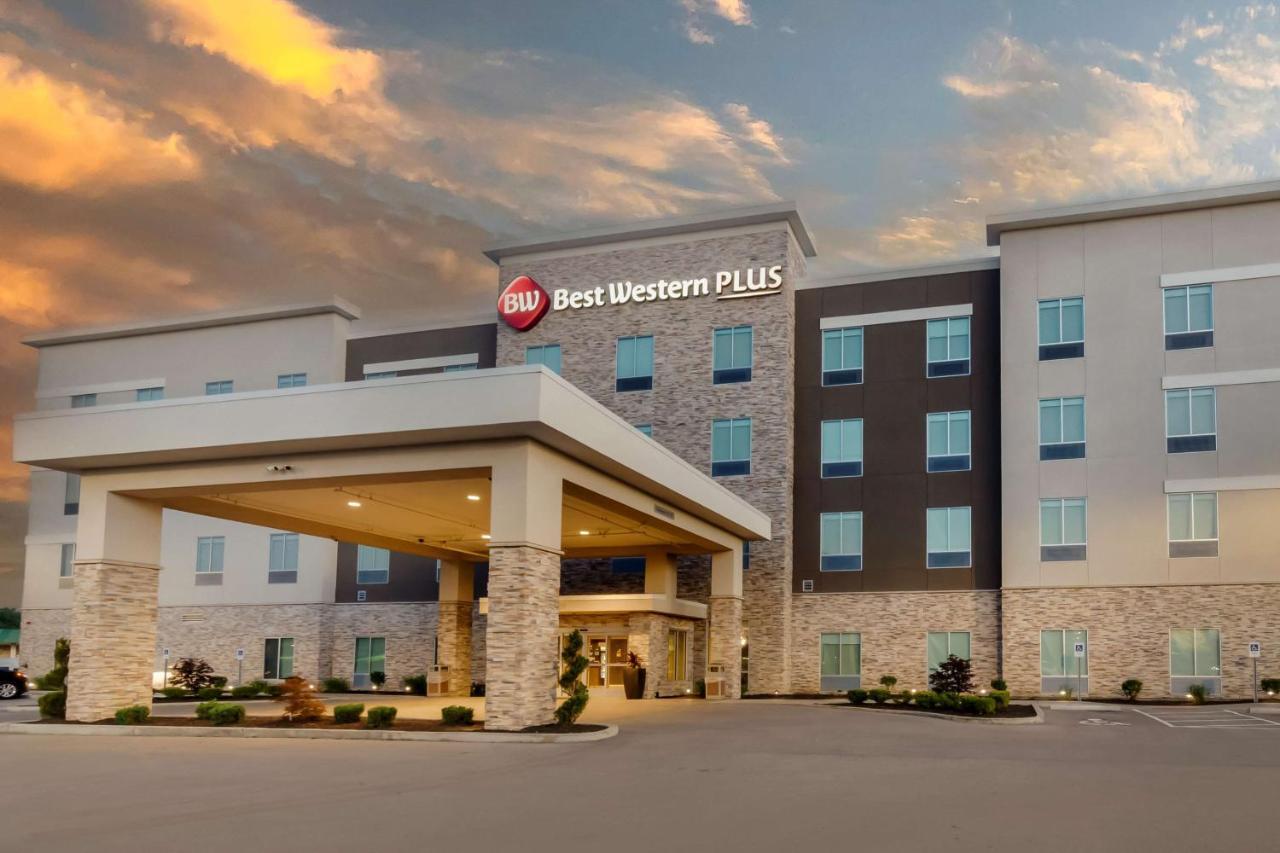 Western St. Louis Airport 3*