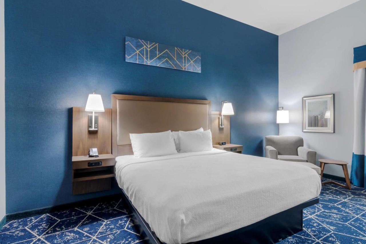 Western St. Louis Airport 3*
