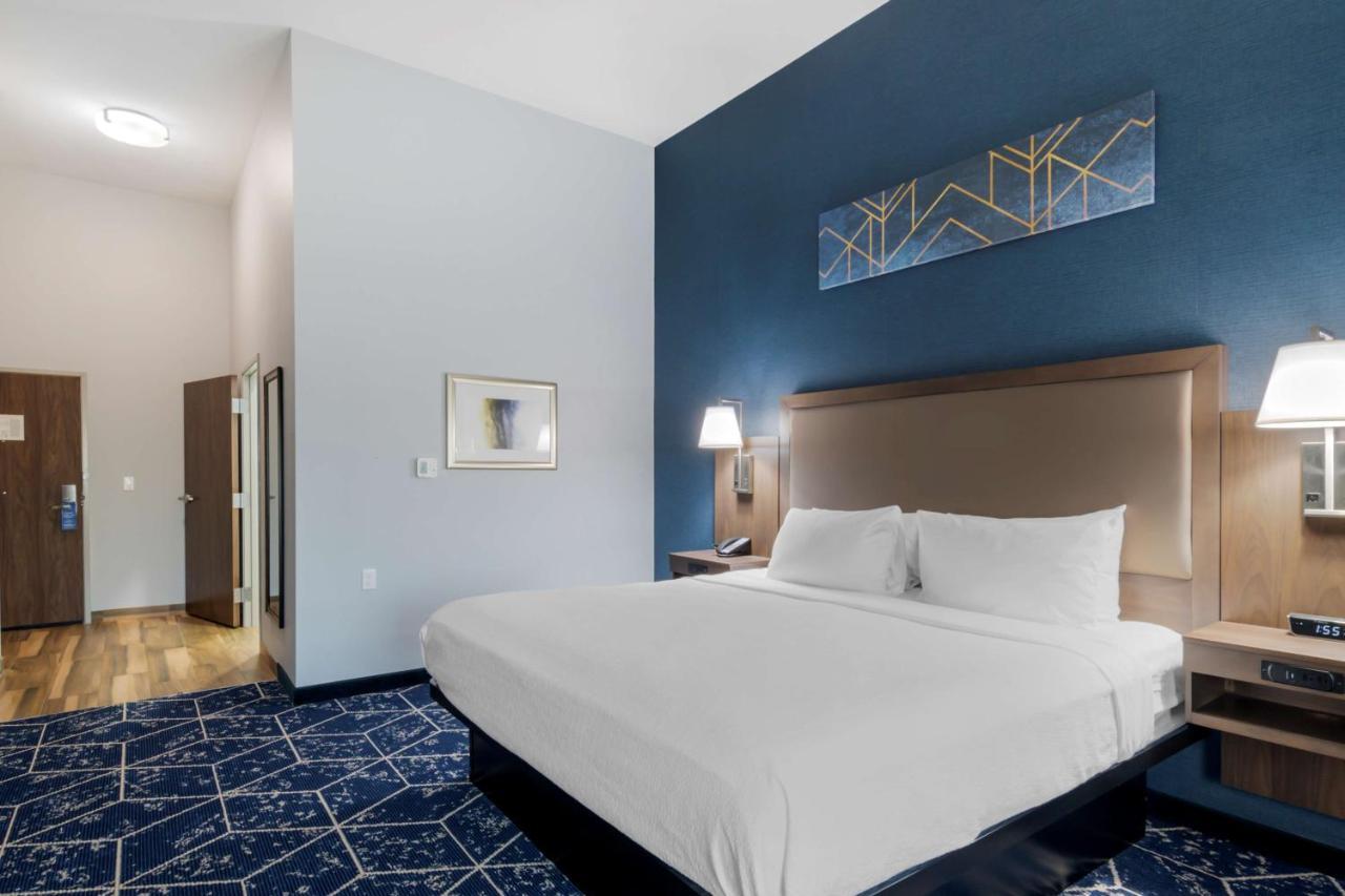 Western St. Louis Airport 3*