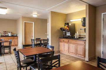 Western St. Louis Airport 3*